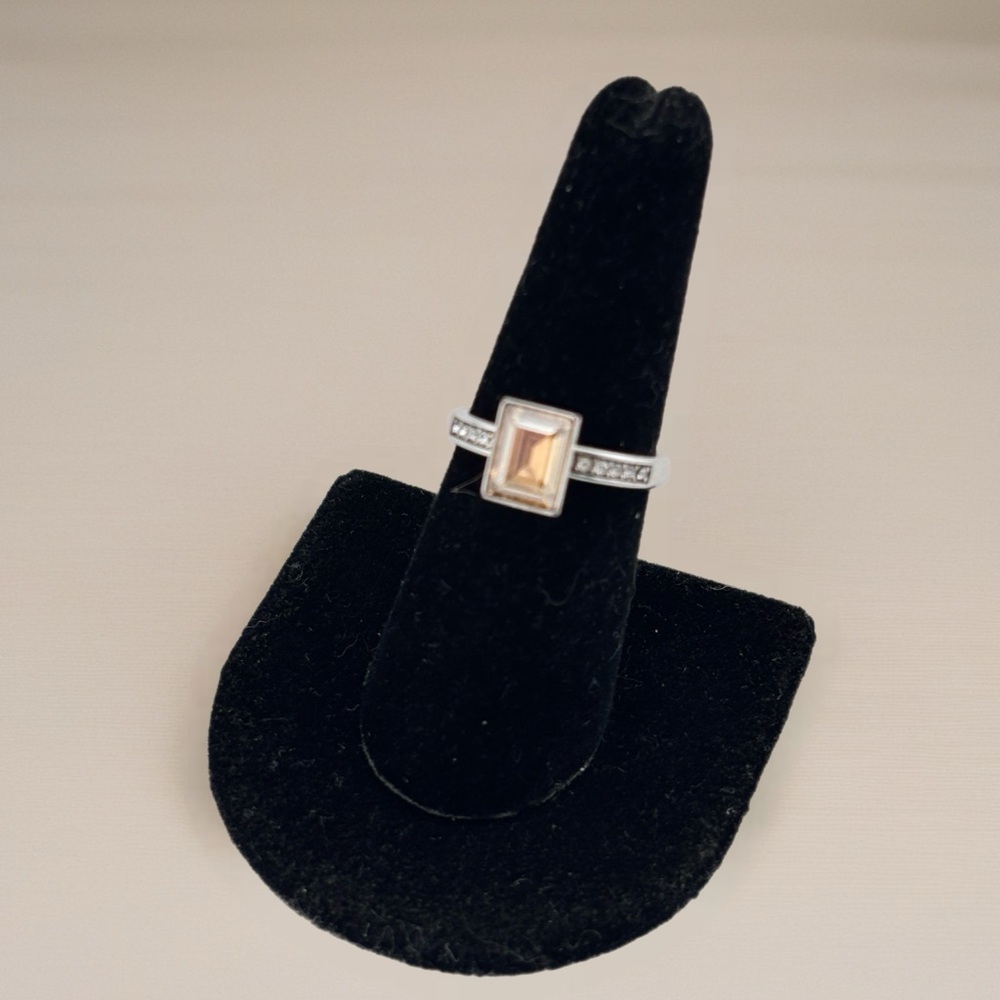 Brighton wonder ring with yellowish stone and side crystals stackable Size 7